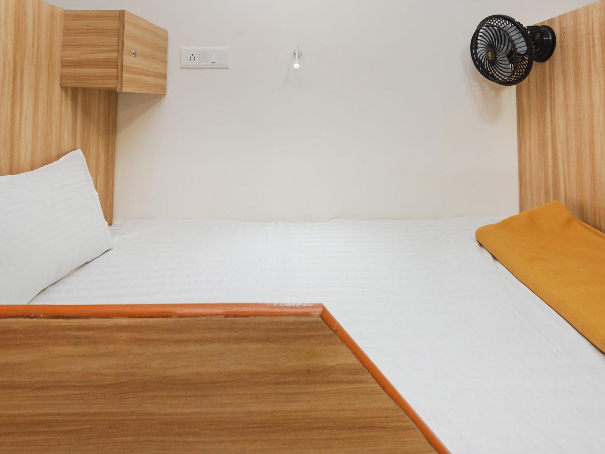 Sahara Dormitory Stay-Near Nesco Bombay Exhibition Centre Экстерьер фото